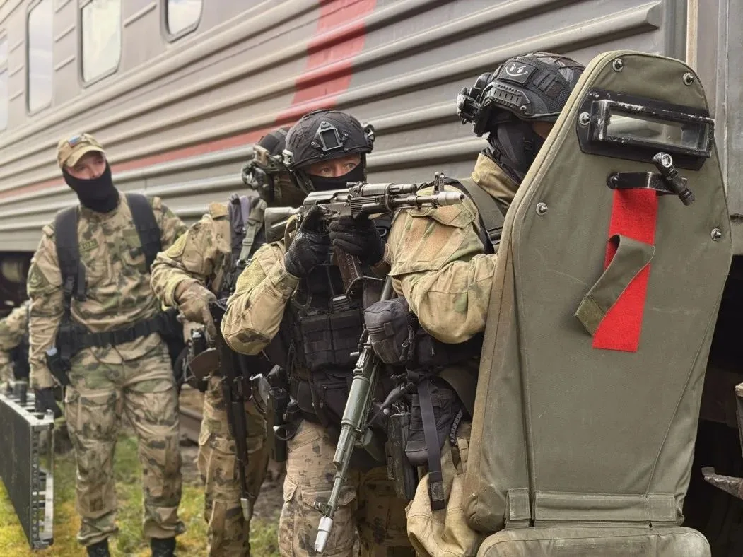 🚨 Захват заложников в поезде: в Сыктывкаре спецназ штурмовал пассажирский вагон