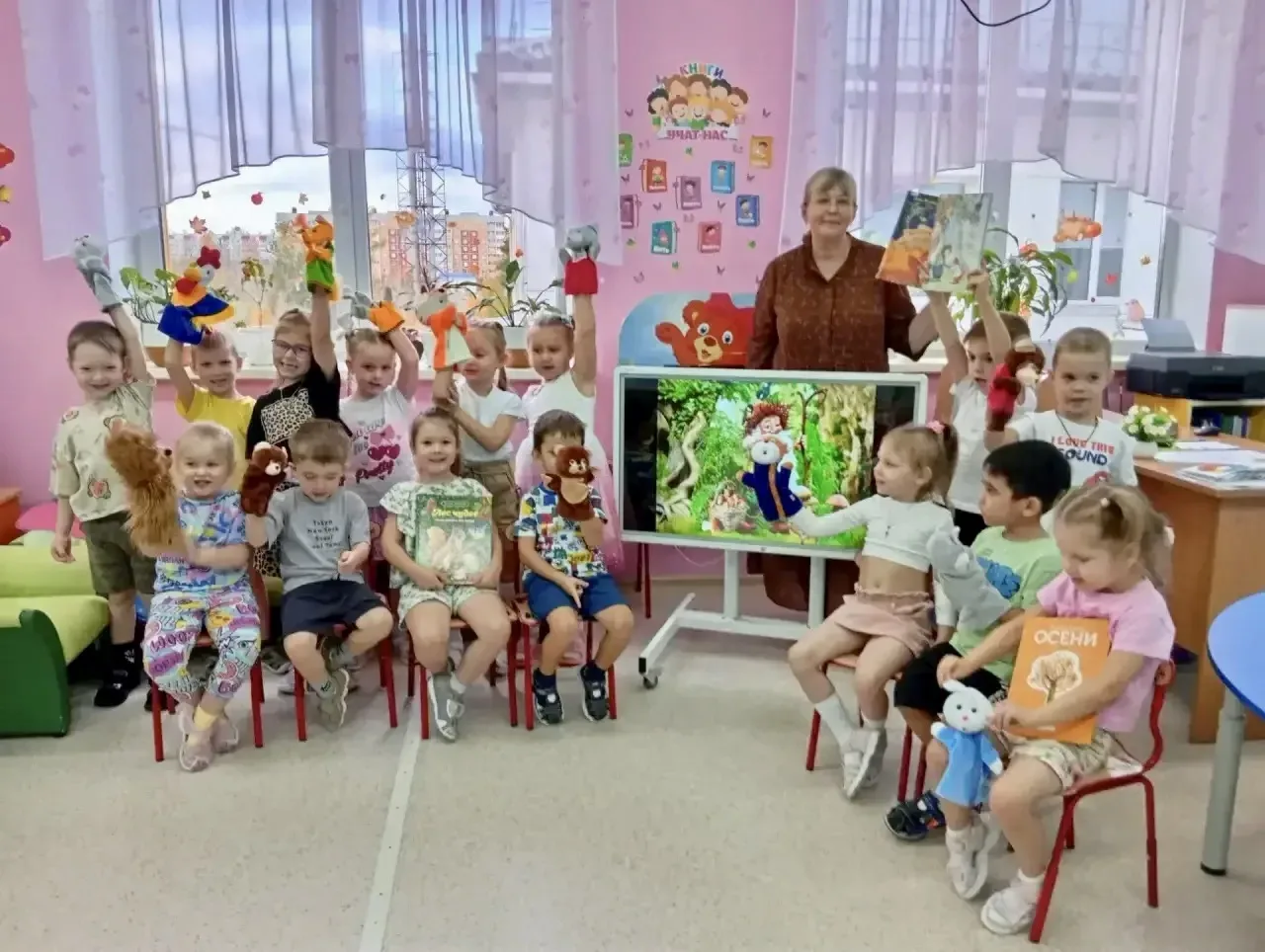 К ребятам из группы «Золушка» в гости приходила Марина Александровна. Она провела увлек...