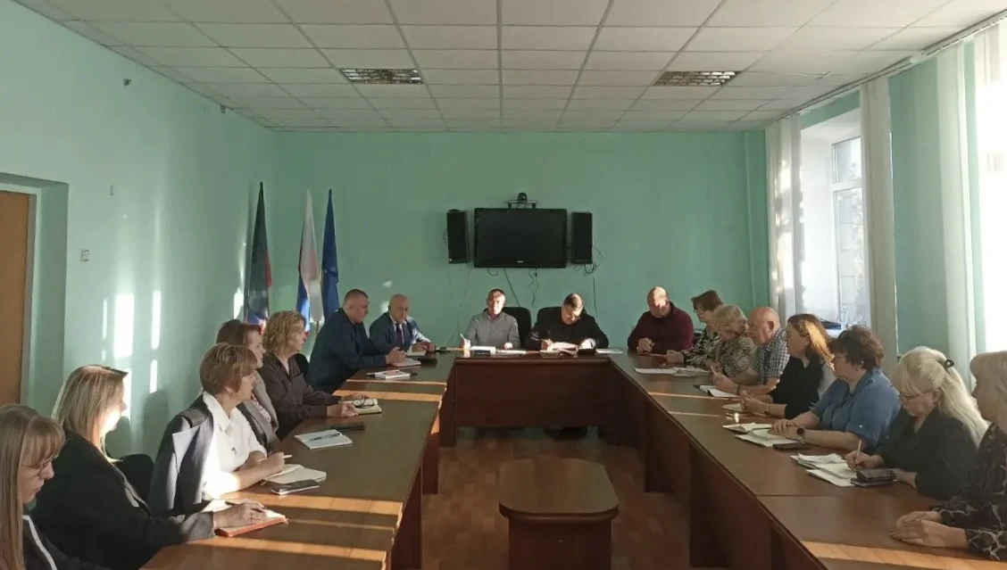 Сегодня, 12 октября 2026 года, состоялось аппаратное совещание с начальниками структурн...