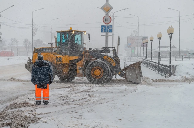 ❄️ Расчистка от снега проезжей части и тротуаров, уборка лестниц и переходов, противого...