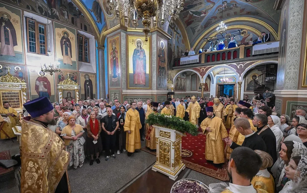 В Сочи празднуют 135-летие собора Архистратига Михаила