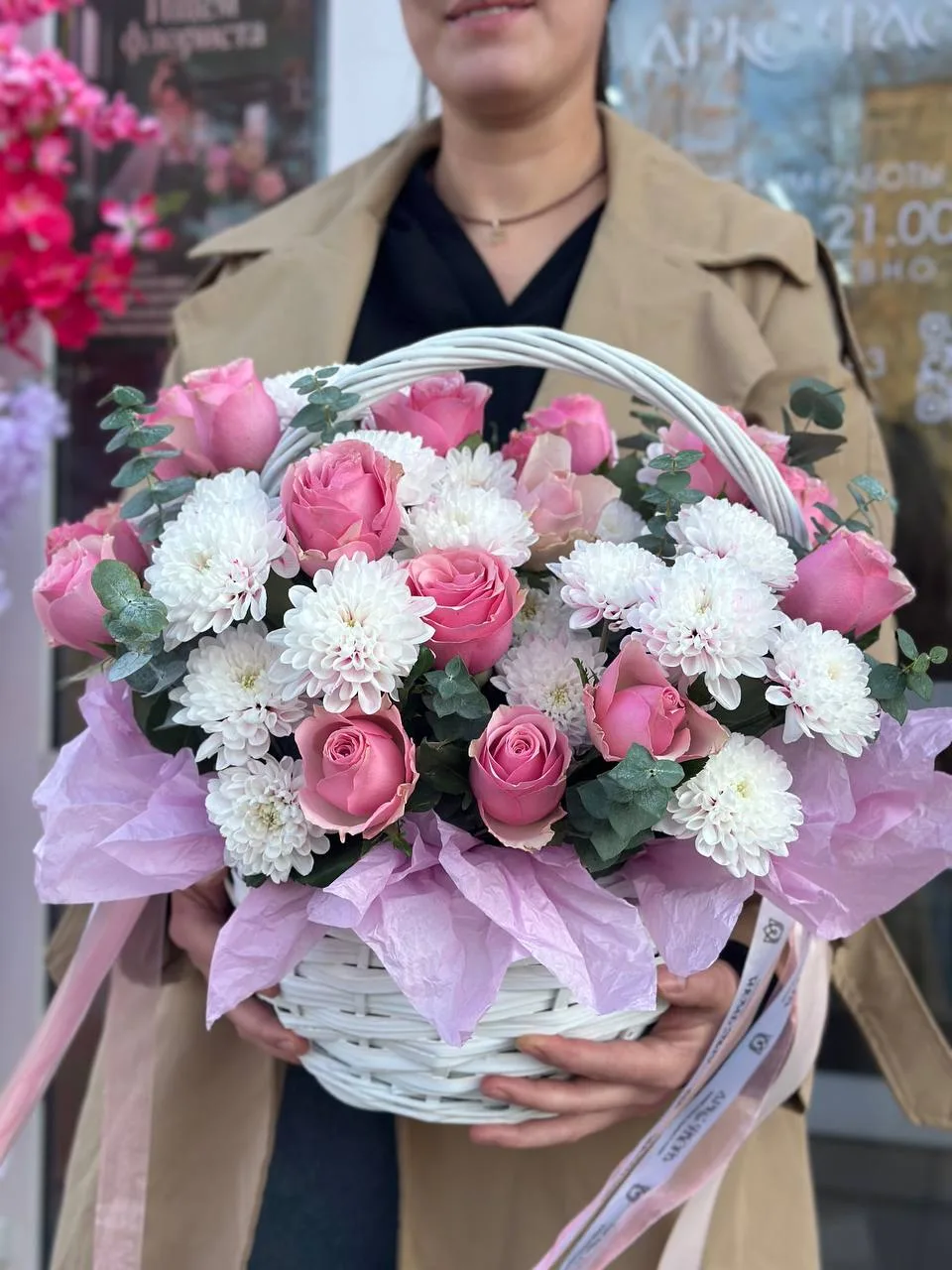 Сборная корзинка из роз и хризантем 4️⃣9️⃣0️⃣0️⃣ 🌸