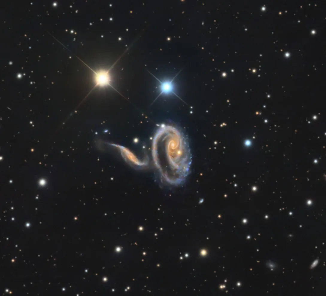 Пекулярные галактики Arp 273 [Космокадр 09.01.2025]