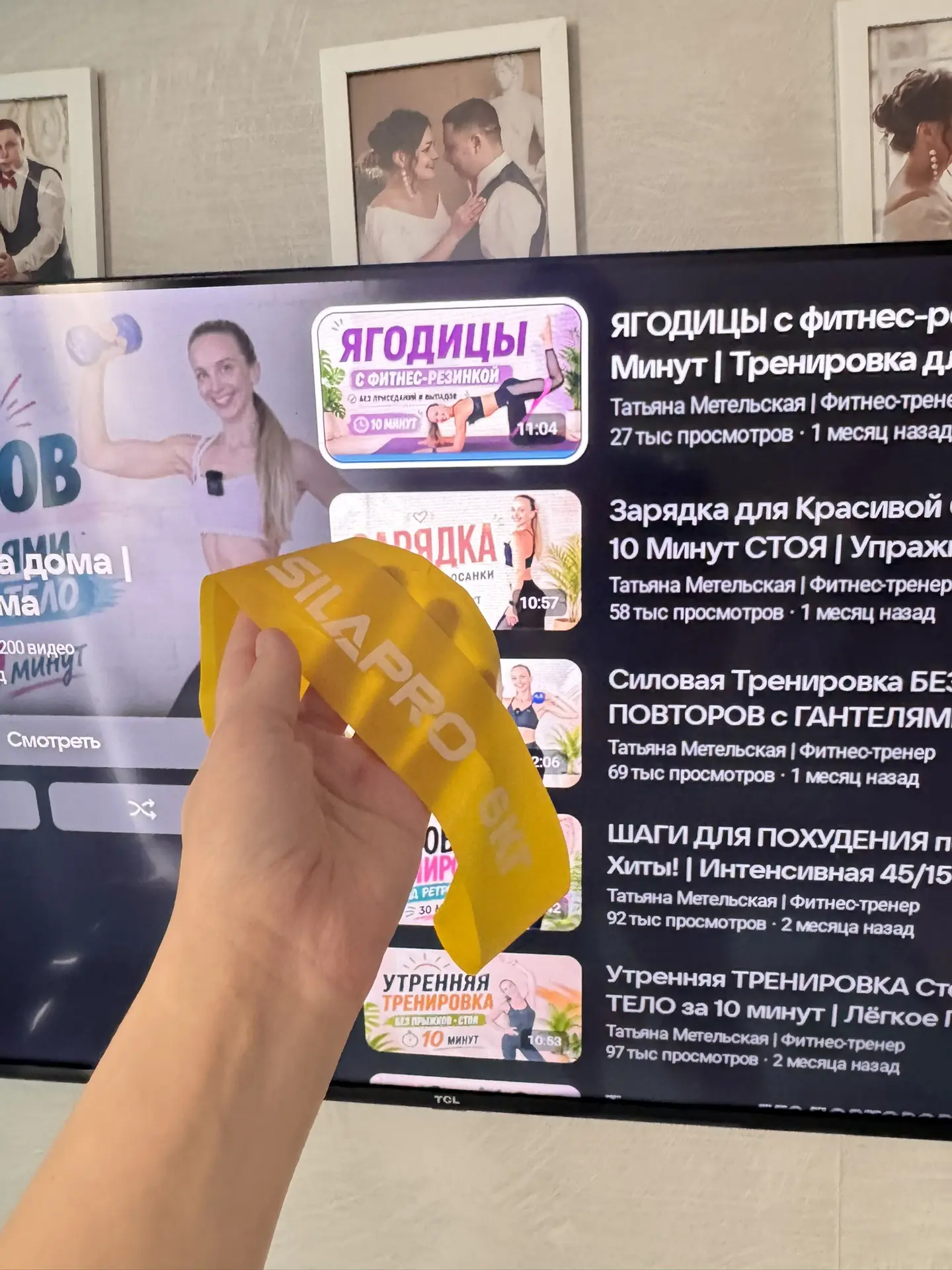 Сегодня с утра столько дел, но тренировку решила не пропускать! Взяла короткую с резинками