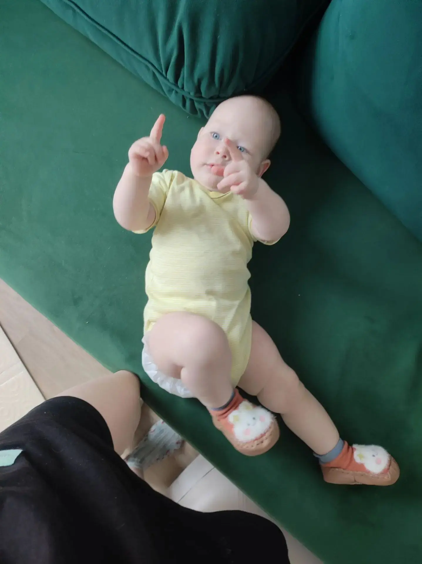 *Агнессе 11 месяцев 🍼 . Я даже забыл до обеда про это. Хорошо мама поздравила 😊 спаси...