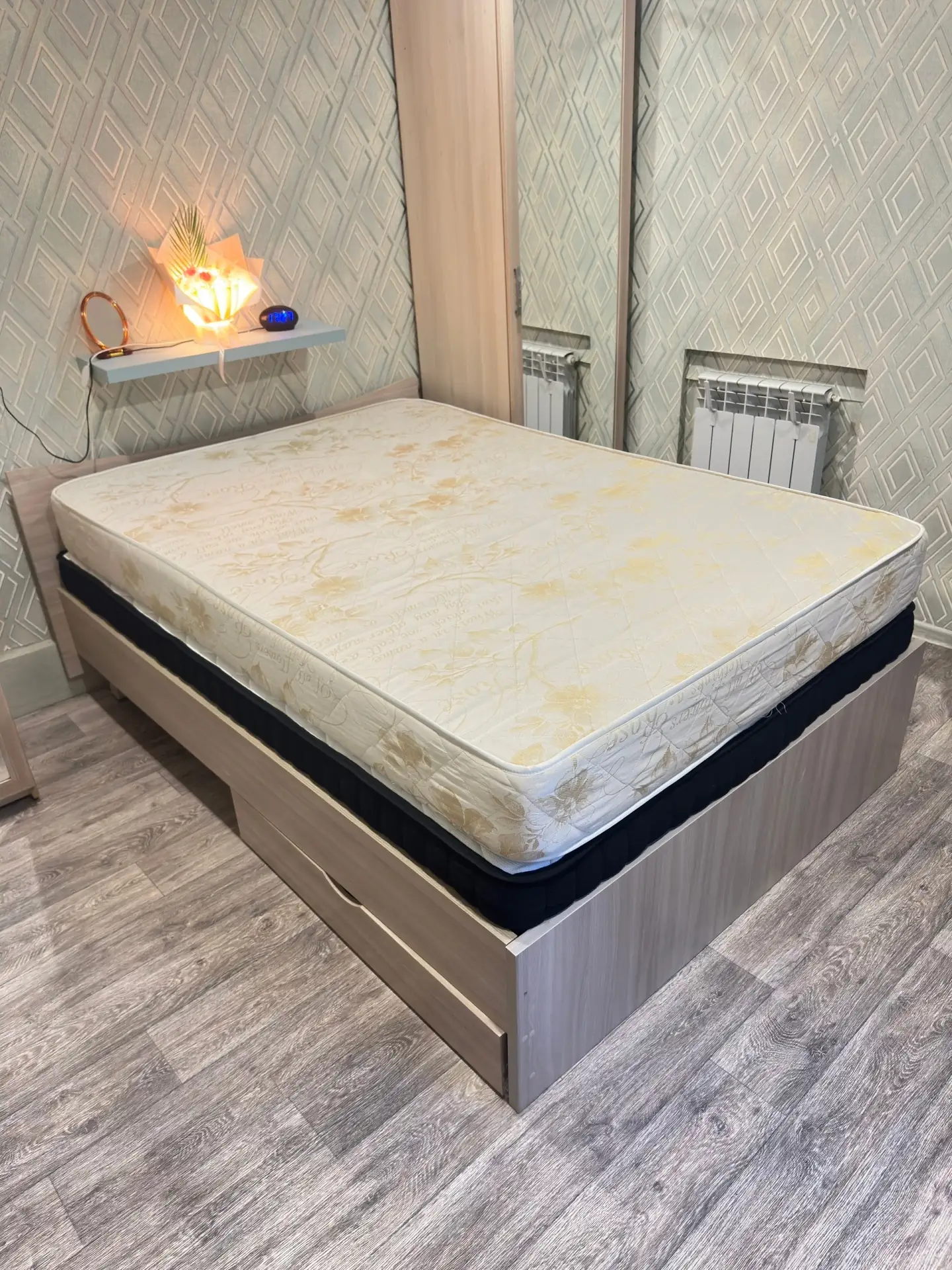 Матрас пружинный 200/140/20.