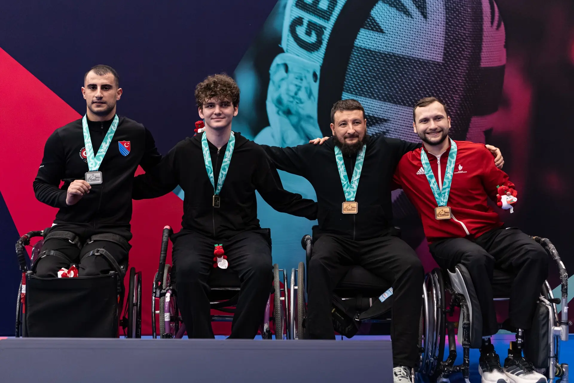 🔥Четыре медали — в первый день чемпионата Европы по фехтованию на колясках!