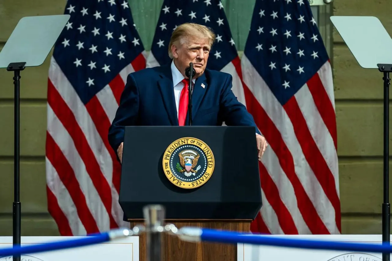 🗣 Украине нужен новый лидер, заявил Трамп.
