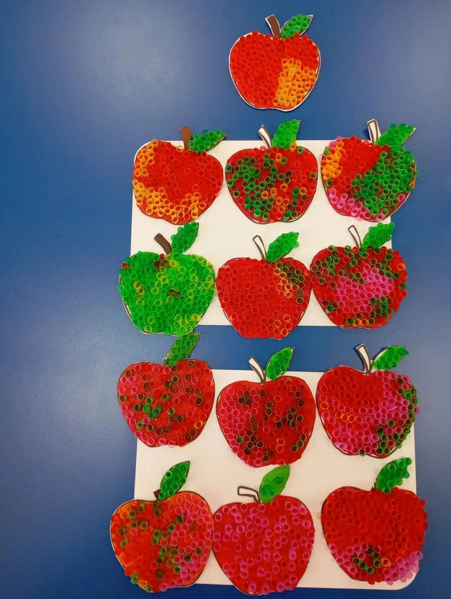 Маленькие шедевры: наши «Пчёлки» освоили мозаику! 🐝🍎