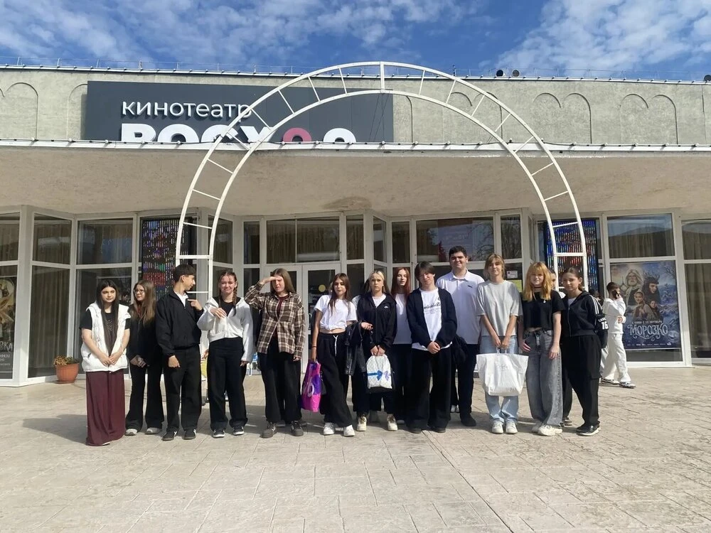 Студенты Лабинского медицинского колледжа 9 октября, в день 83-й годовщины освобождения...