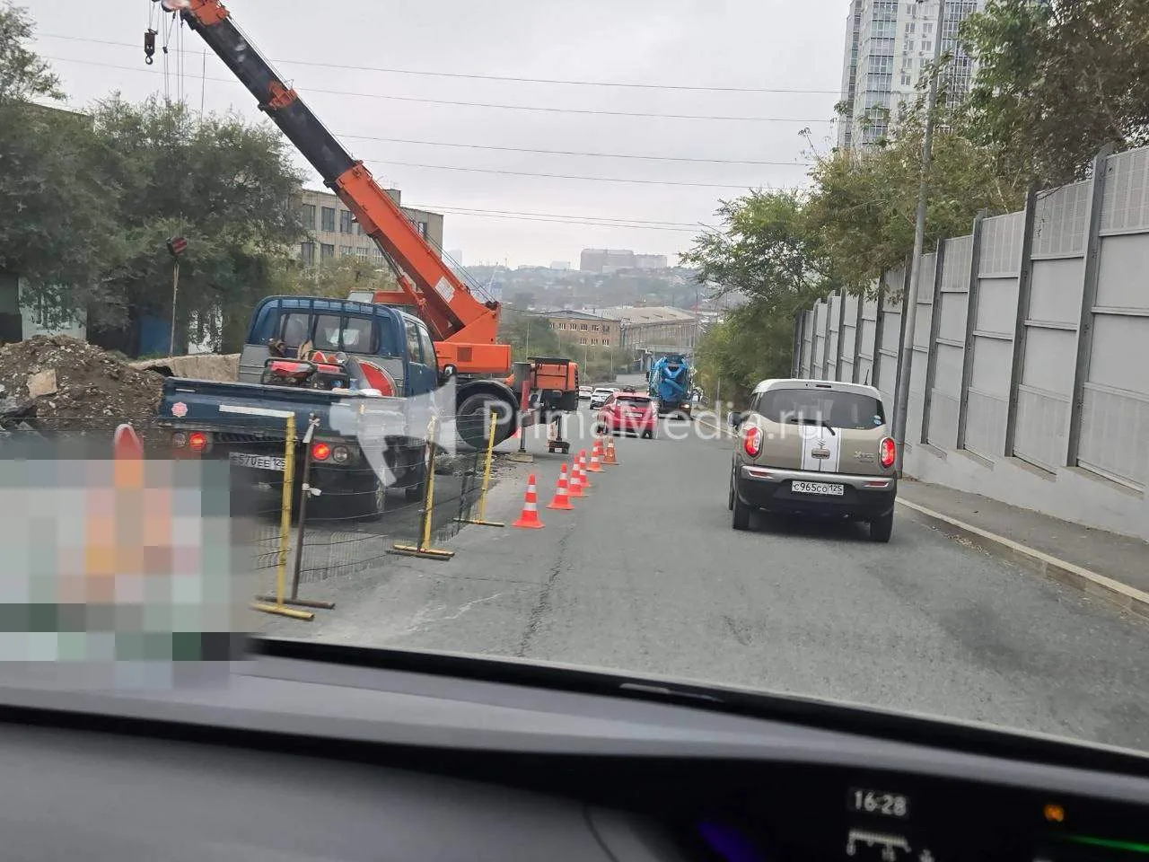 ДТП с участием автовоза произошло в районе остановки Бурачка во Владивостоке