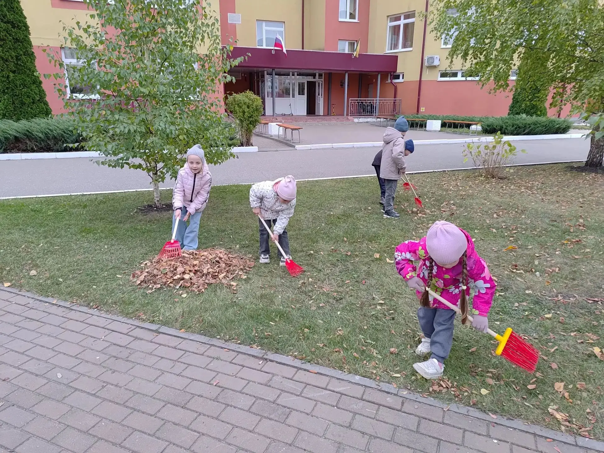 🍂 Трудовой десант в подготовительной группе №1! 🍂