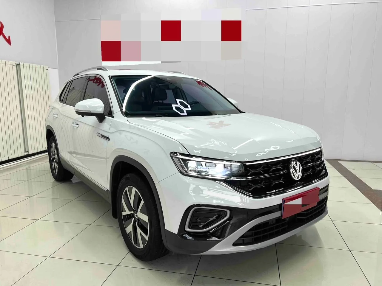 VW tayron 2023Модель 280TSI Luxury Plus