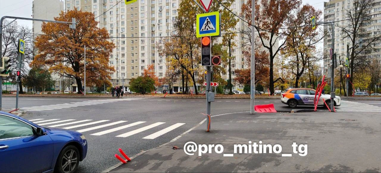 “Добрый день. На Митинской, между домами 19-21 и 26 нарисовали ещё один переход, при эт...