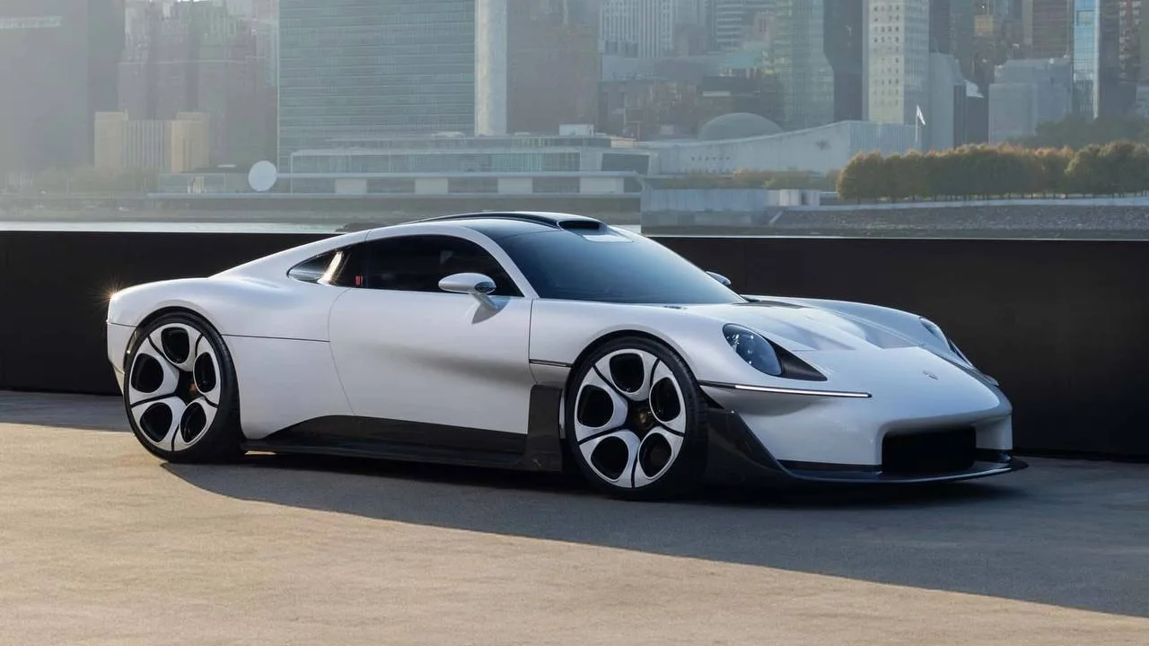 Porsche официально представила Mission S — среднемоторный спорткар станет полноценным ф...