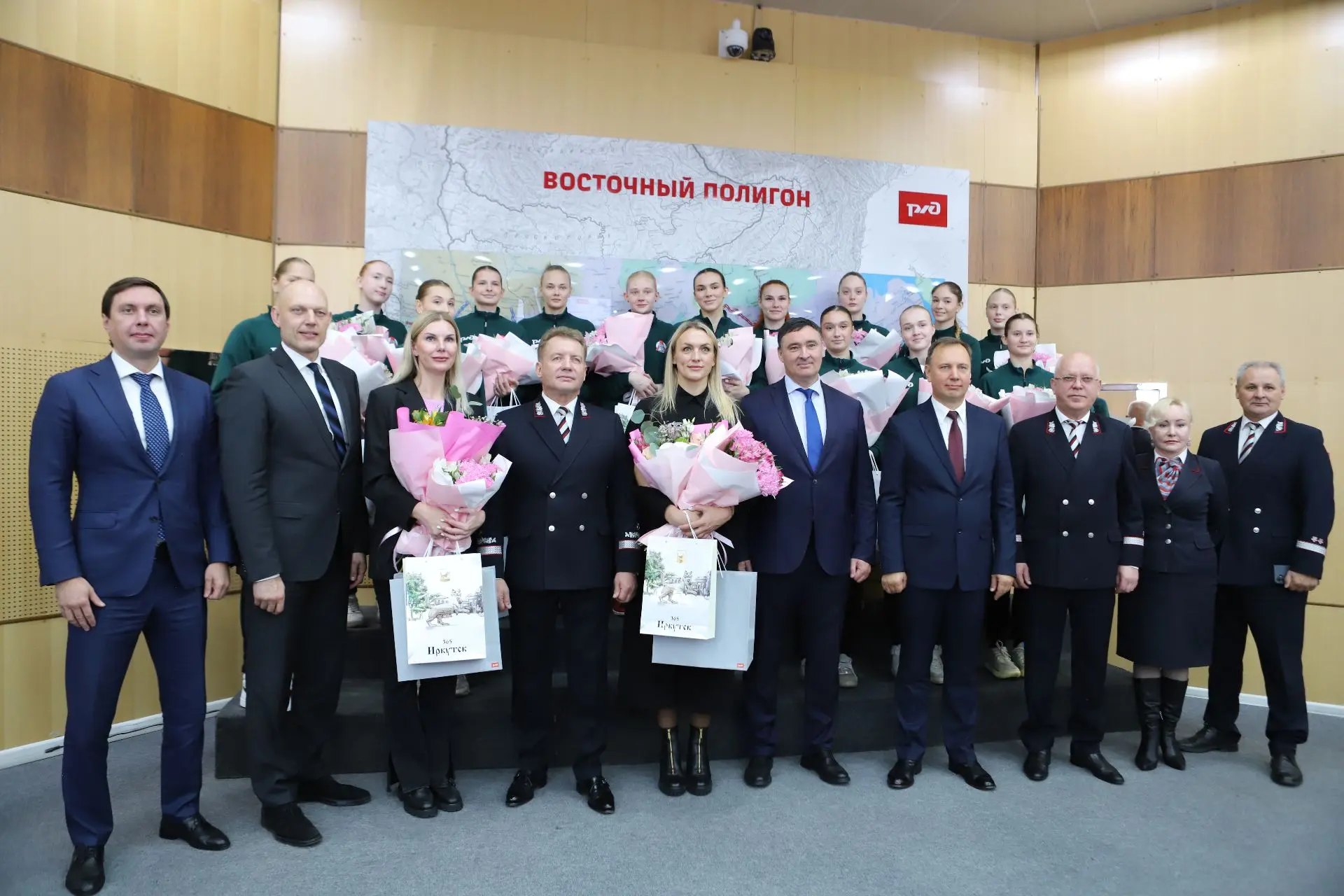 Для женской волейбольной юношеской команды «Локомотив-Ангара» начался новый спортивный ...