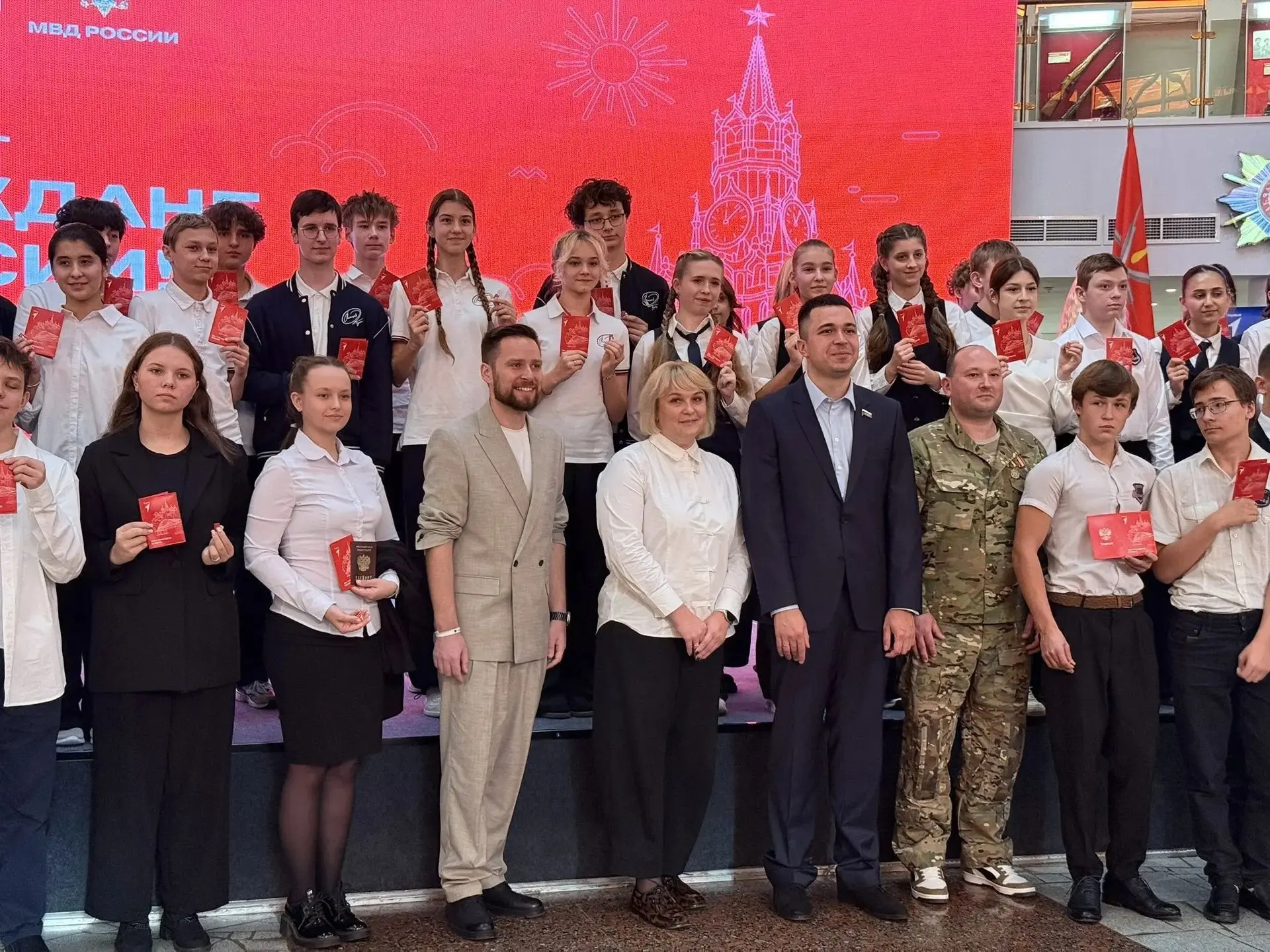 В Тульском государственном музее оружия состоялась торжественная церемония вручения пас...