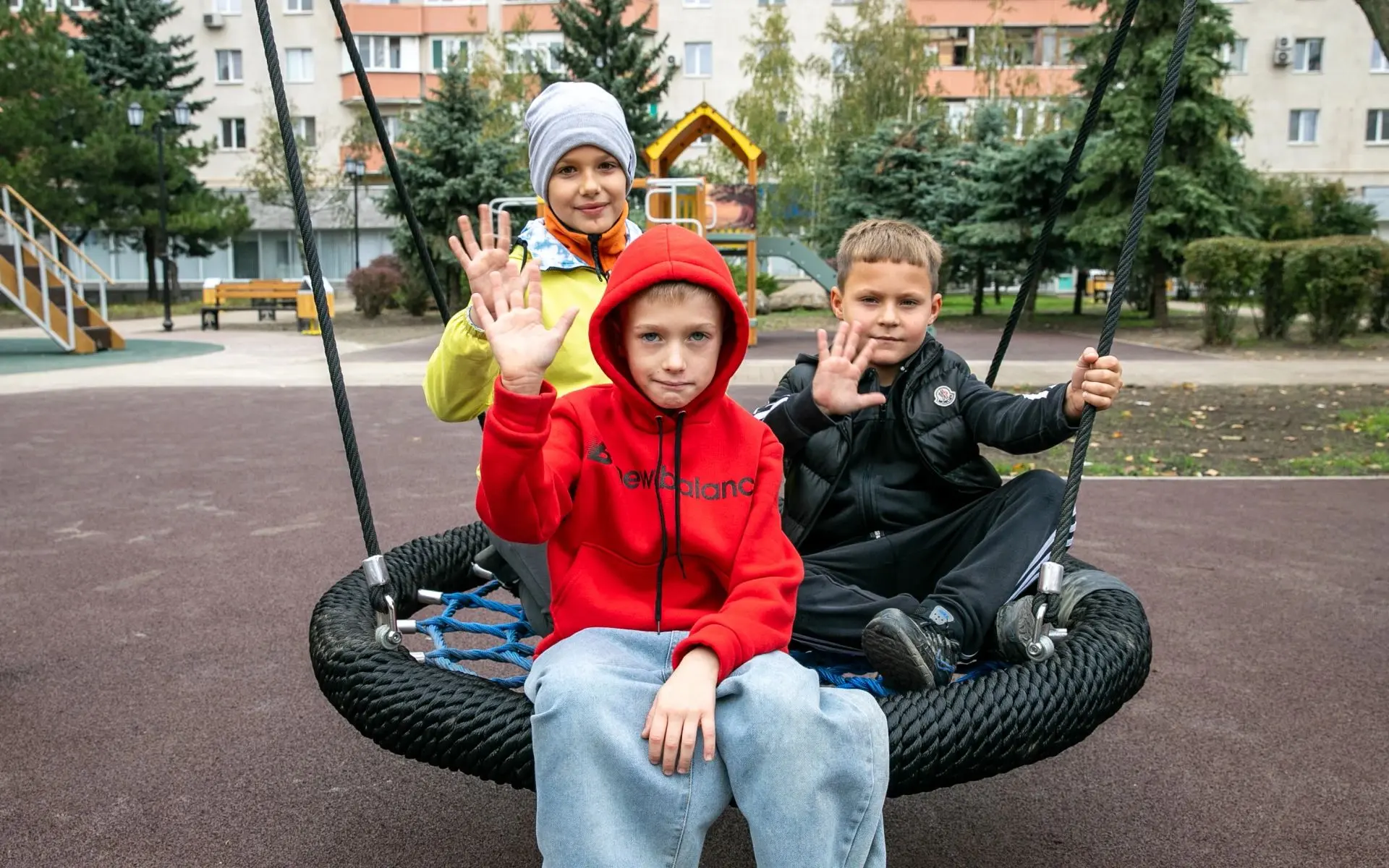 После масштабной реконструкции в Жовтневом районе открыли детский сквер «Лукоморье» — К...
