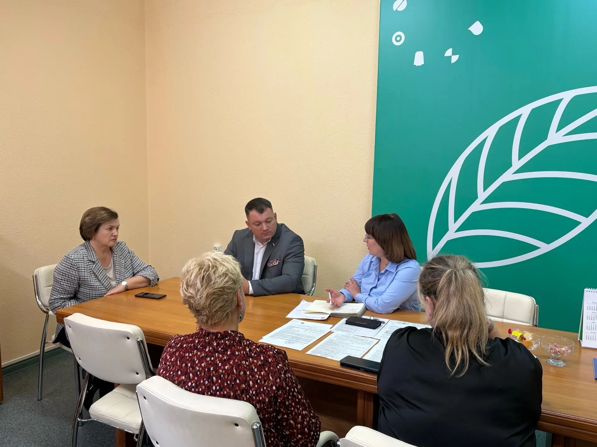 Вместе с депутатом Думы города Томска Лидией Пикаловой встретились с директором Томског...