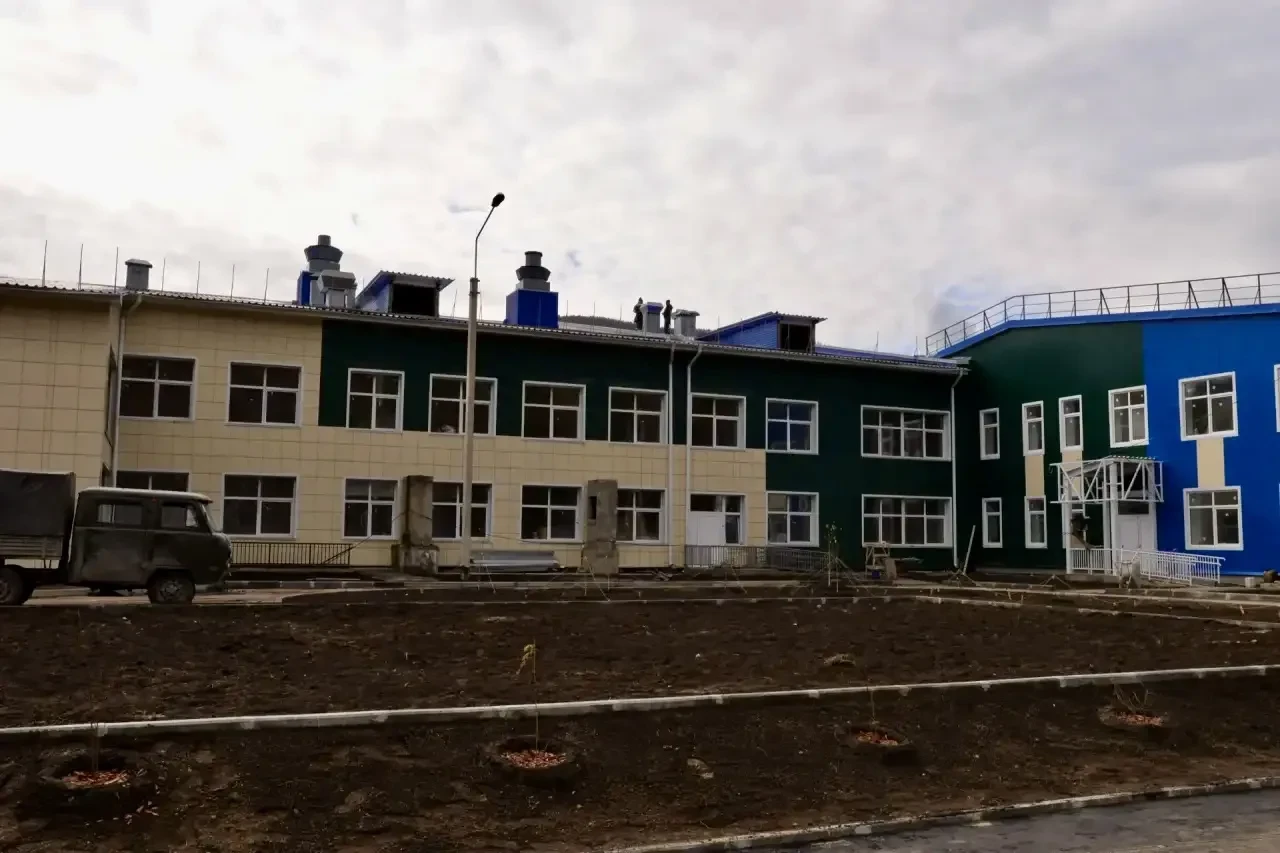 🏫 Школу в поселке Мамакан достраивают на завершающем этапе