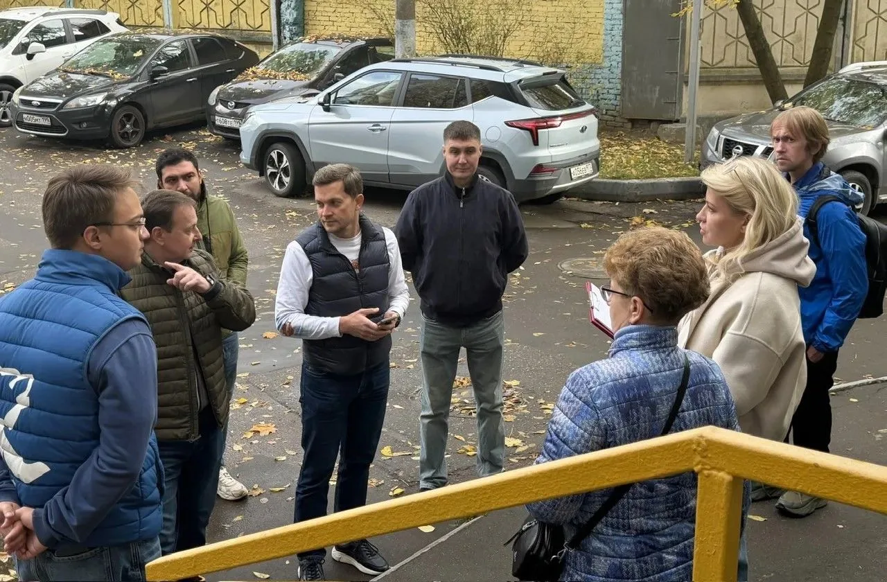 🗓️Муниципальные депутаты Александр Булатов и Елена Назарова совместно с главой управы ...
