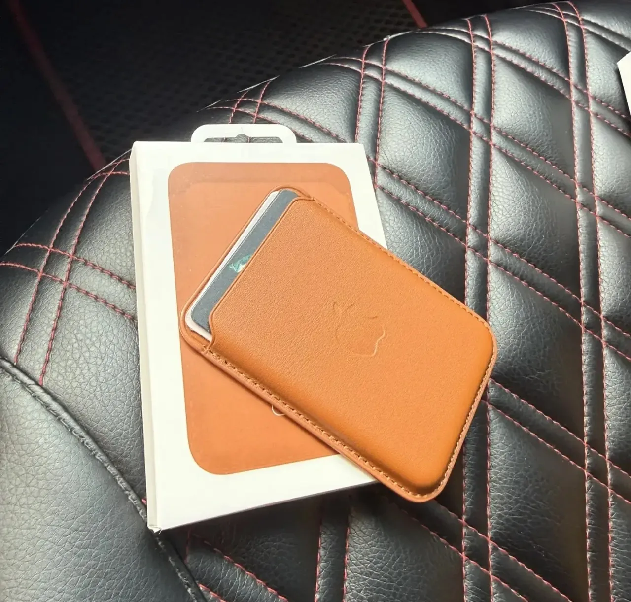 Продам кожаный кардхолдер Leather Wallet MagSafe, новый.