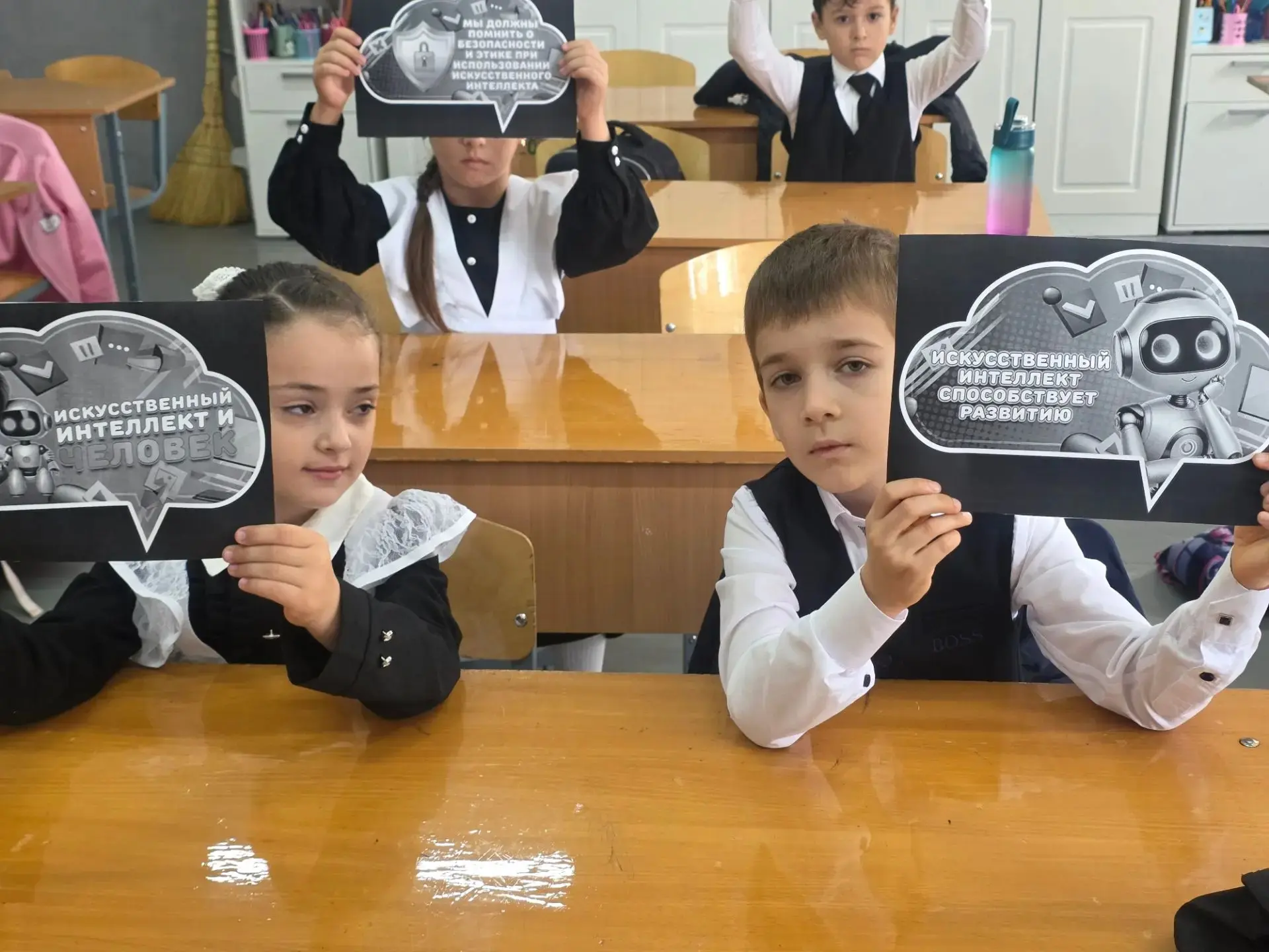 12 октября 2026 года в  нашей школе  прошло занятие из цикла «Разговоры о важном» на те...