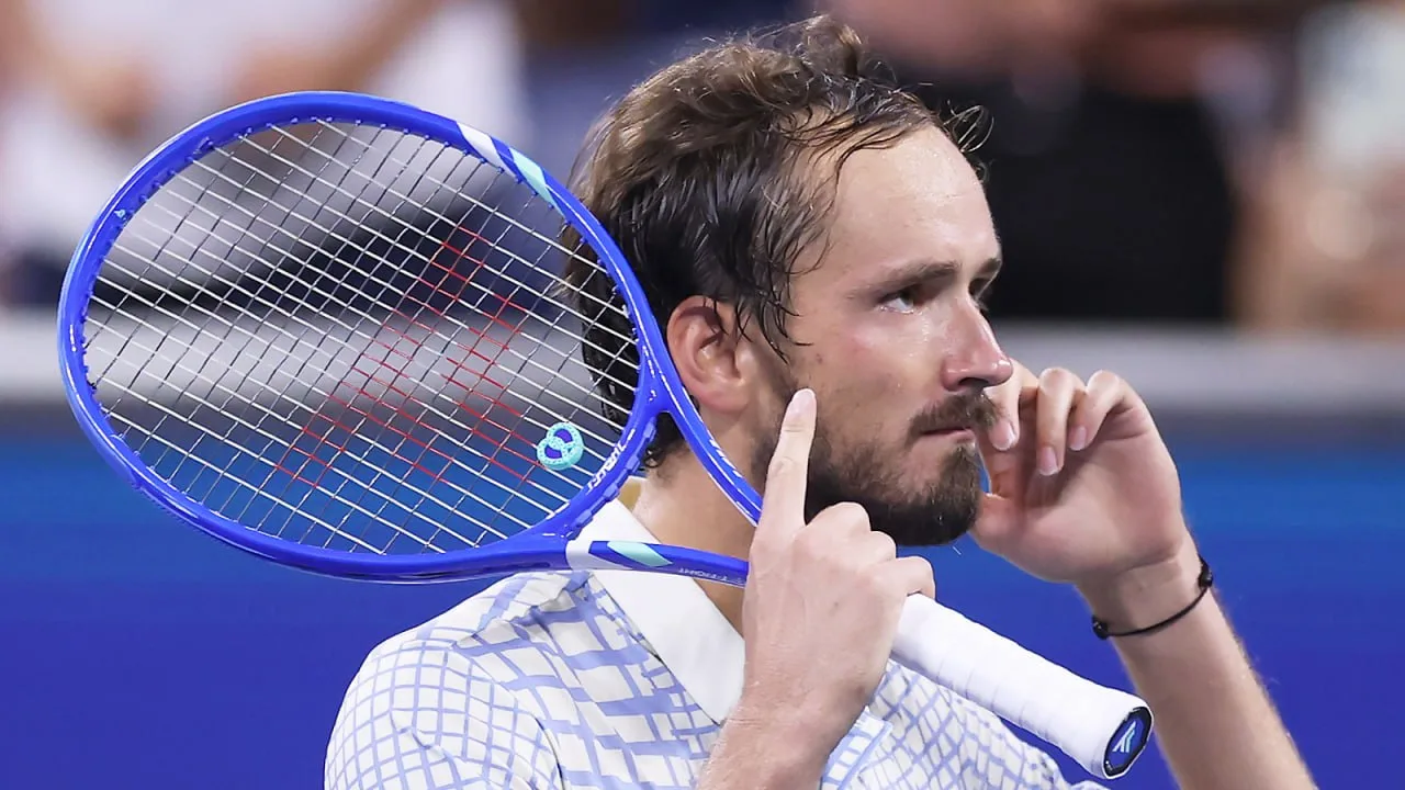 🎾 Даниил Медведев вышел в полуфинал «Мастерса» в Шанхае.