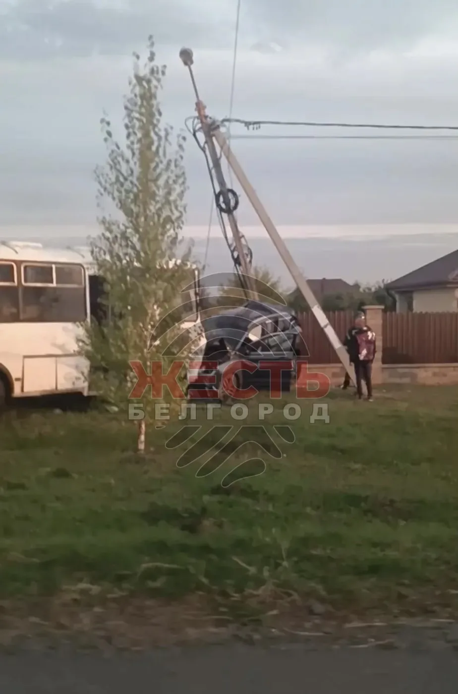🤯****Автобус протаранил кроссовер и снес его на обочину вчера в Стрелецком-72