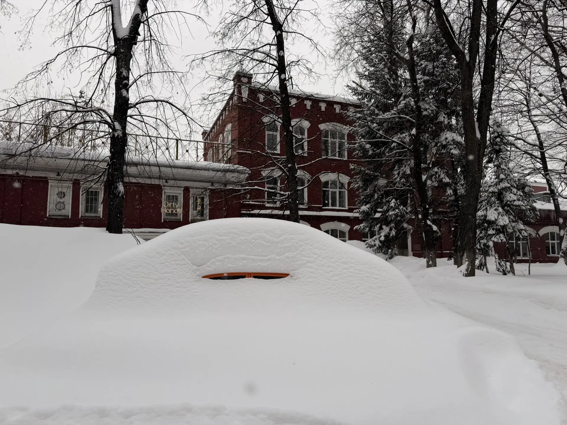 Сегодня с Даней решили посетить Музей Автомобилей Мира, чтоб немного разнообразить кани...