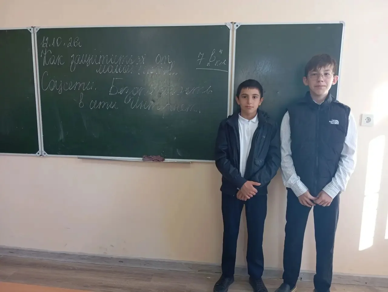 Новая учебная неделя в МКОУ «Левашинская СОШ №2» началась с традиционной общешкольной л...