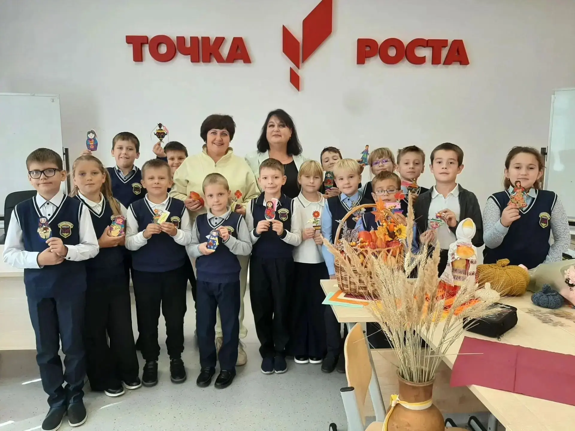 ❤️ В преддверии Дня учителя к ученикам 3 «А» класса в гости пришла ветеран педагогическ...