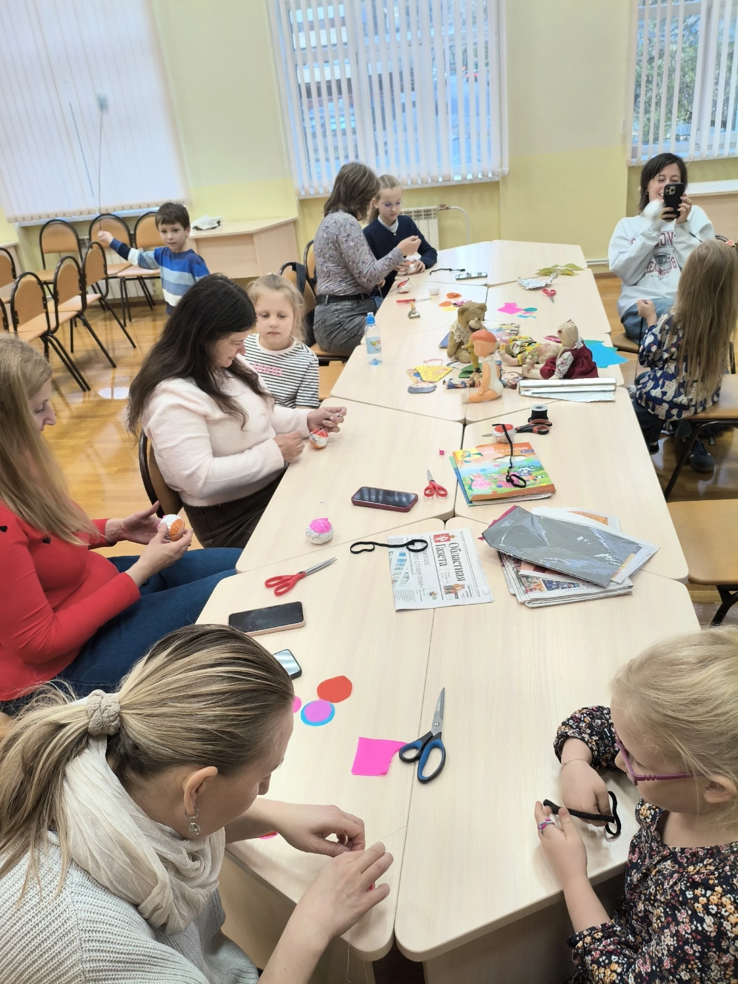 🧸 12 октября состоялся мастер‑класс «Игрушки твоей бабушки», приуроченный к Международ...