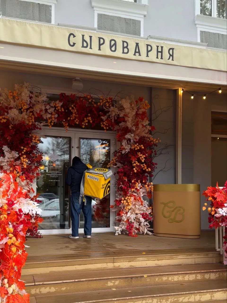 🧀 Блюда из омской "Сыроварни" теперь можно заказать на дом.