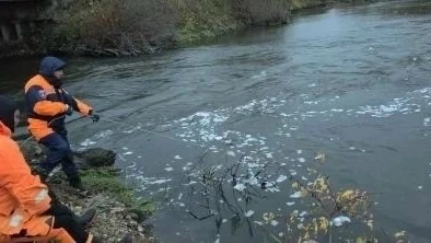 Рыбаки на автомобиле могли упасть в реку Сереж под Усть-Березовкой