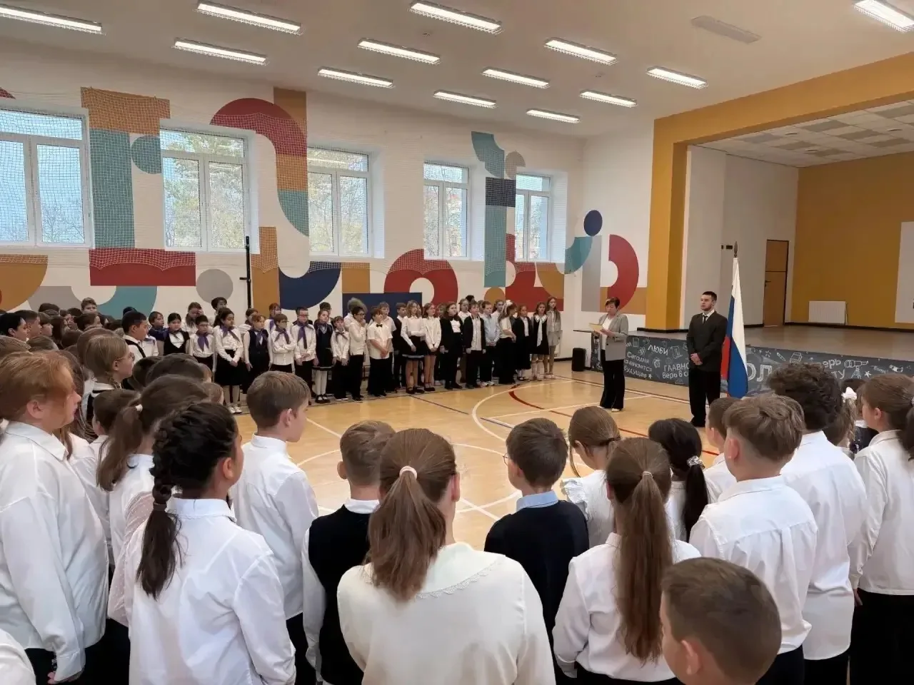 Сегодея, утро понедельника, для учащихся 2 корпуса нашего Лицея, началось с торжественн...