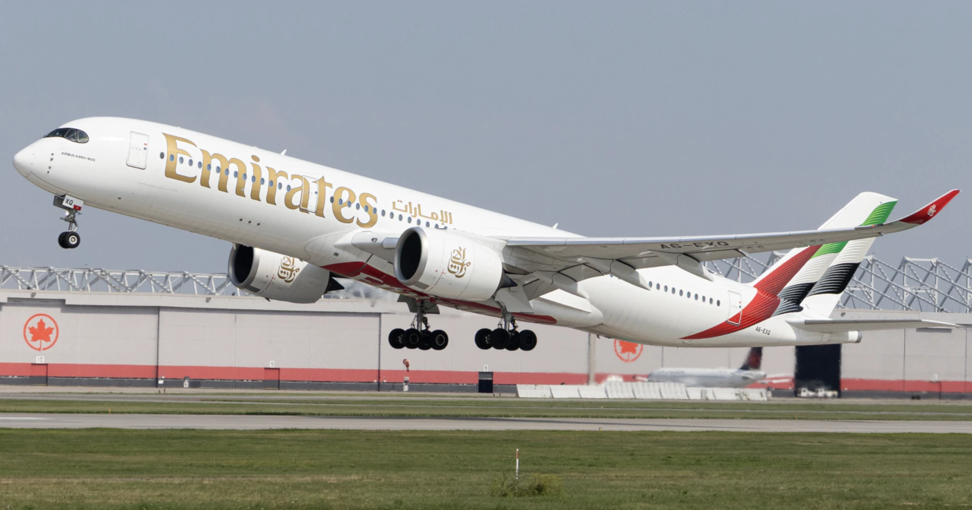 ✈️ Emirates A350 вернулся в Аделаиду из-за отказа левого двигателя