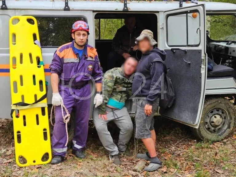 В горах Туапсе всю ночь искали скатившихся в ущелье мужчин
