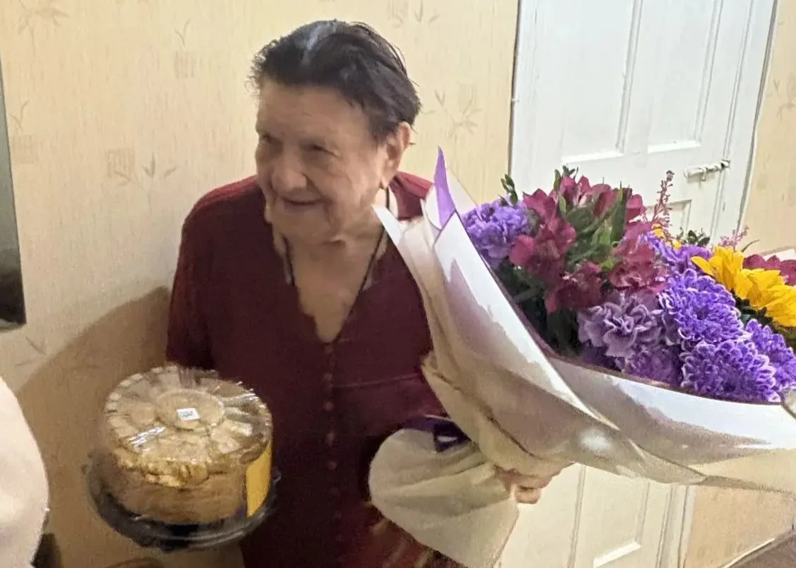 Сегодня помощница депутата Энгельсского городского Совета депутатов Алексея Лонина позд...
