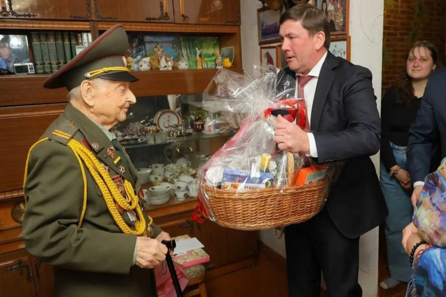 🎖️ В Нижнем Тагиле ветеран Великой Отечественной войны Александр Федин отметил 100-летие.
