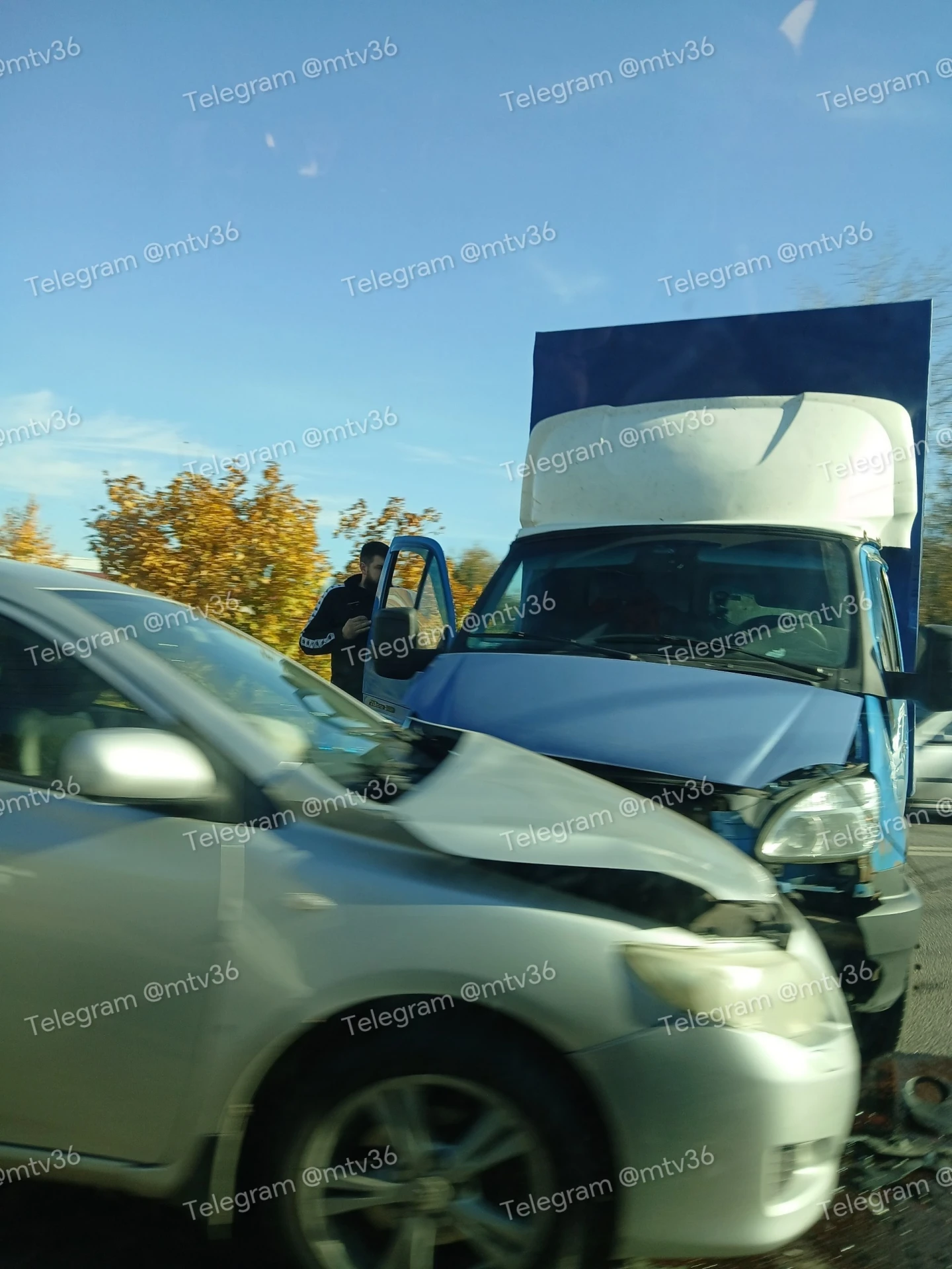 🚘 Грузовая «Газель» влетела в легковушку у остановки «Дрожжевой завод»
