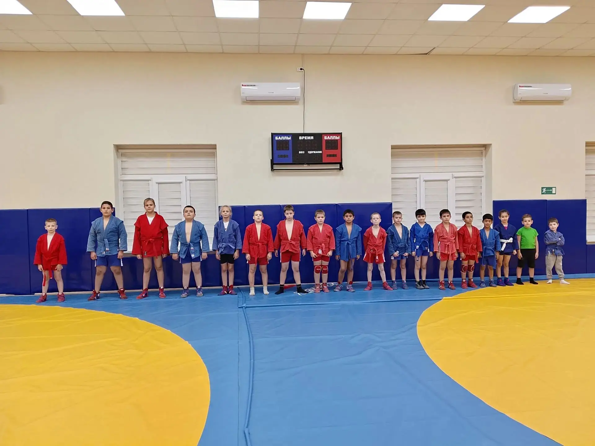 На базе СК. " Юность" в младшей группе, прошёл очередной тренировочный процесс по самбо.