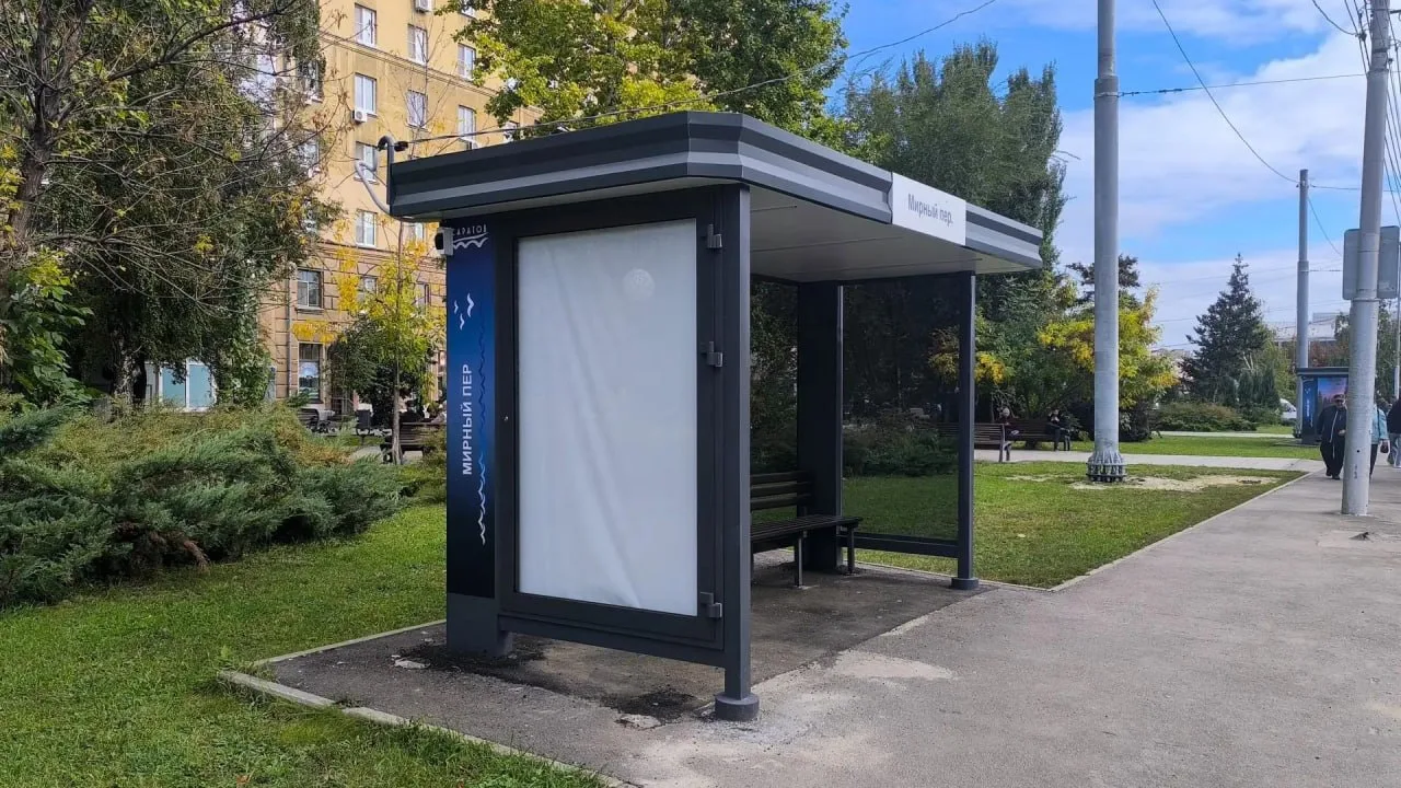 В Саратове за 22 млн рублей установили 27 новых остановочных павильонов.