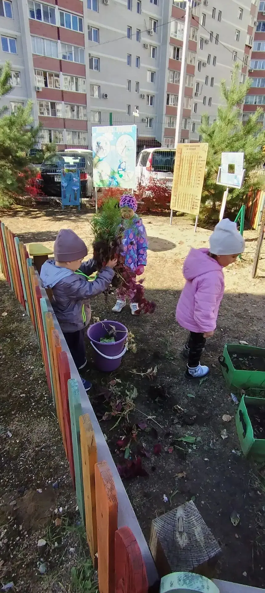🍁🍂Дружно мы берем грабли и лопатки,
