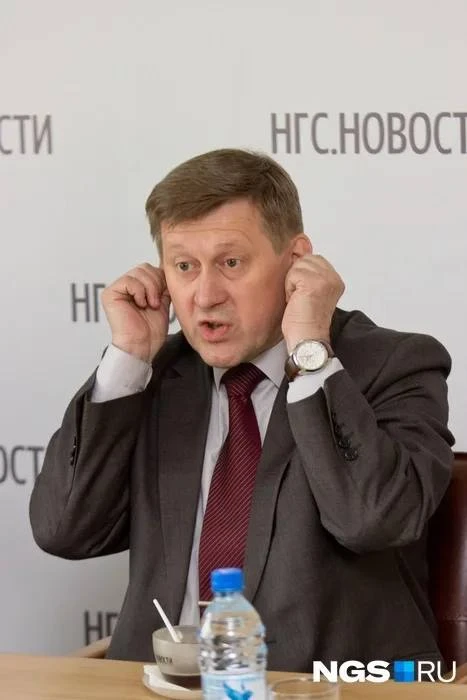 Госдума, наши дни. Депутат Анатолий Локоть заявил: