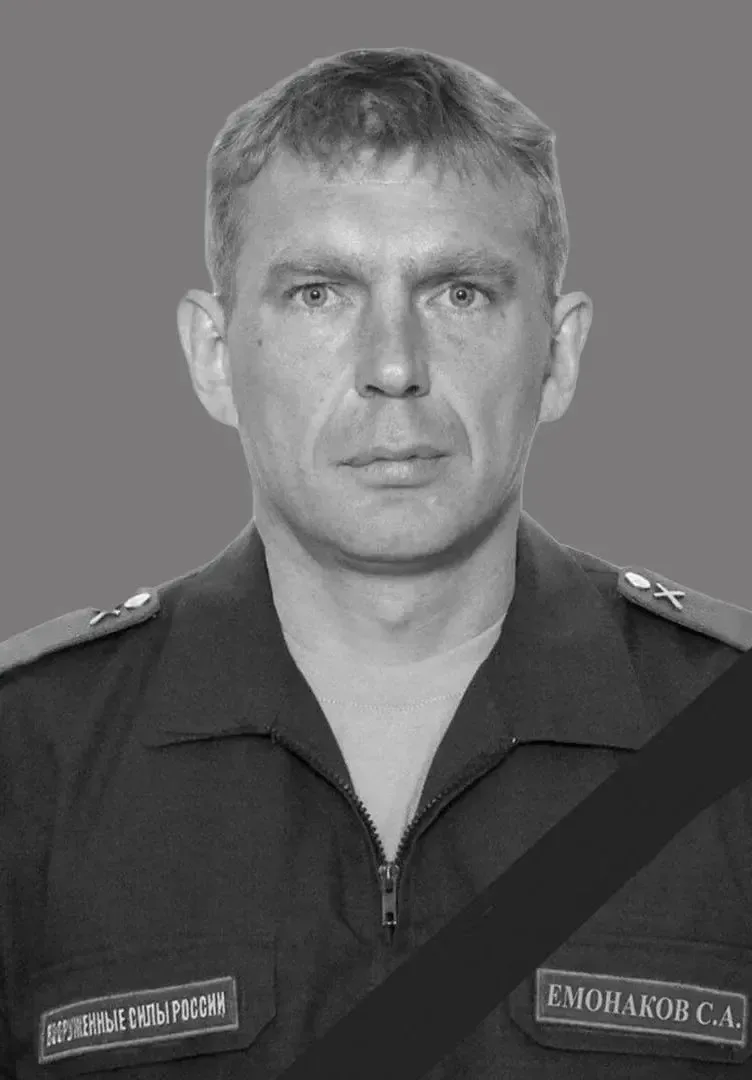 Мой папа— герой. Он был обычным человеком, но когда потребовалось защитить нашу страну,...