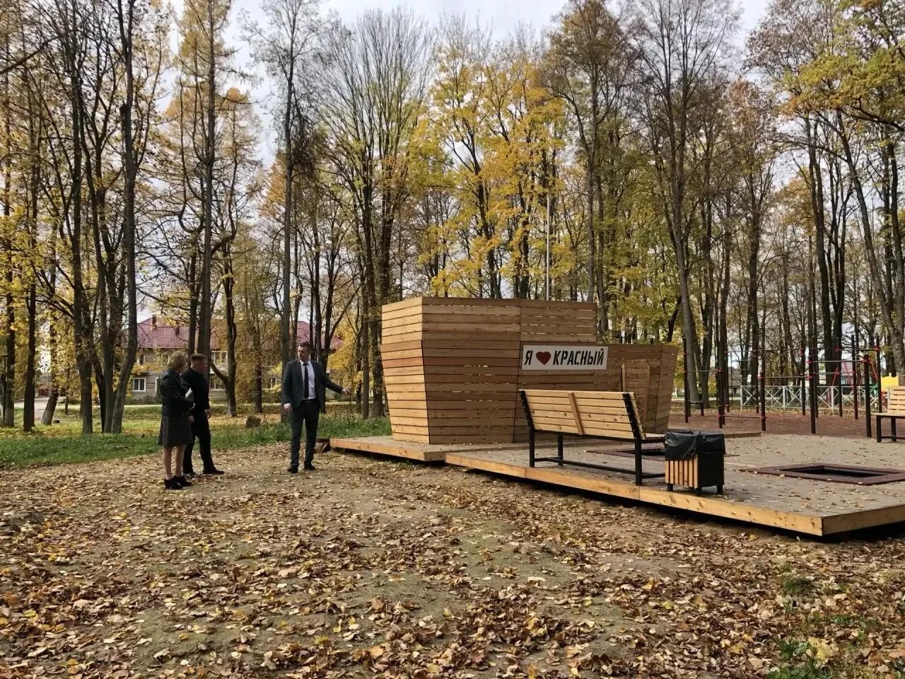 Глава Краснинского округа Максим Владимирович Мищенко совместно с заместителем и началь...