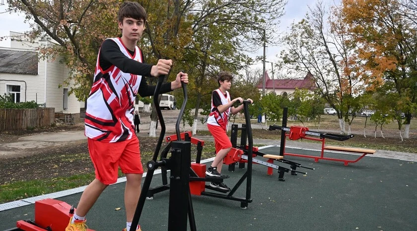 ⛹️‍♂️Открытие новой многофункциональной спортивной площадки состоялось в Краснодоне. Об...