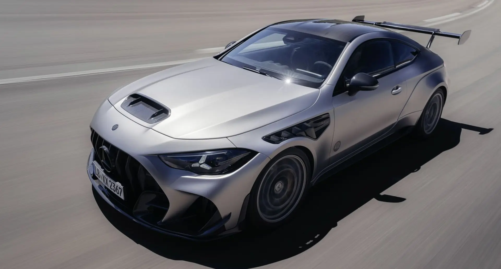 Mercedes-AMG представила 646-сильное купе с V8 и задним приводом
