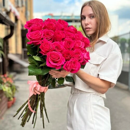 Хотите порадовать близких, но нет времени на поиски идеального букета? ROZA4U сделает в...